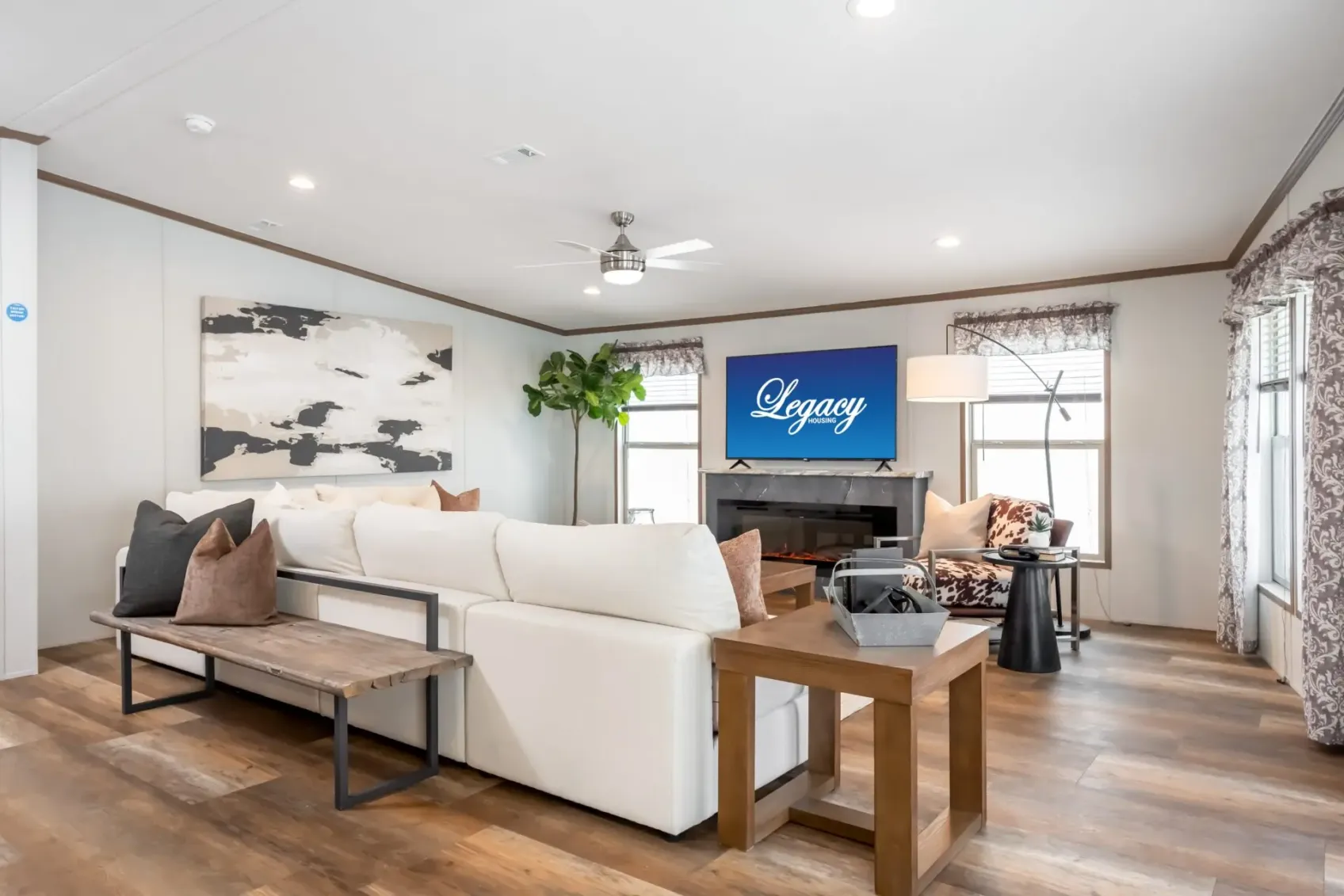 3264-32AP-14 Walk-in living of Legacy Heritage Doublewide 3264-32AP in Las Cruces