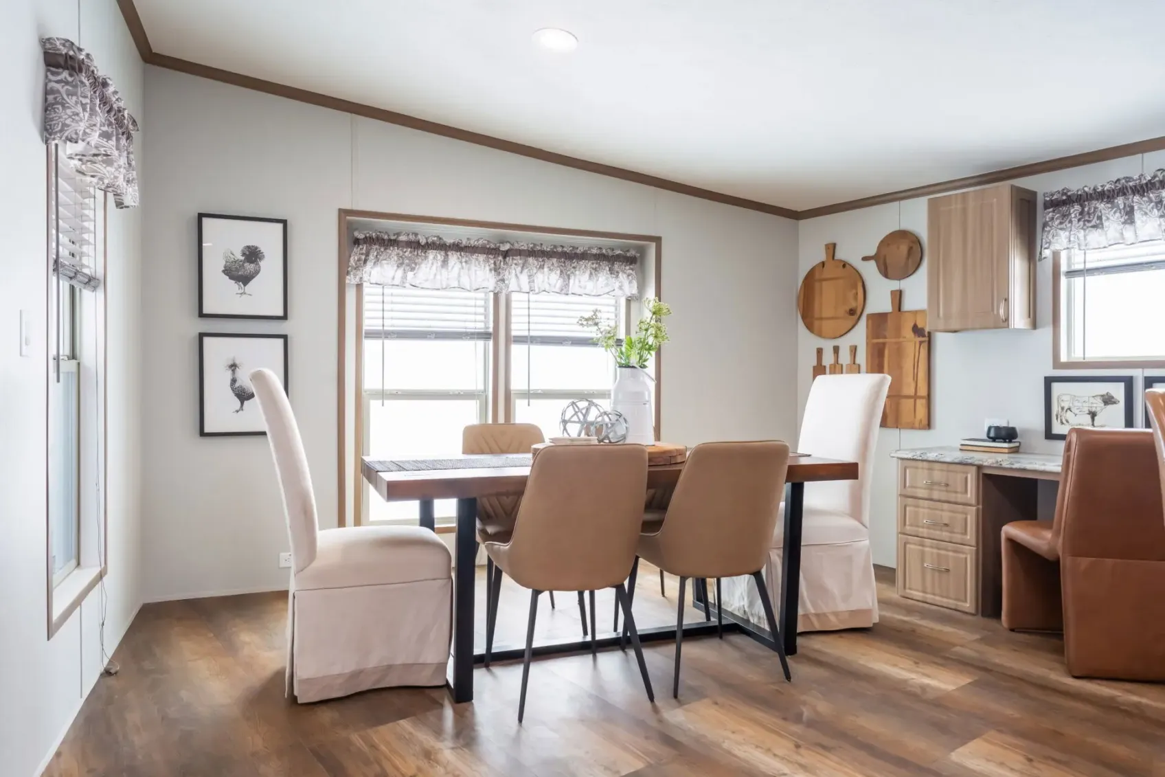 3264-32AP-21 Dining room of Legacy Heritage Doublewide 3264-32AP in Las Cruces